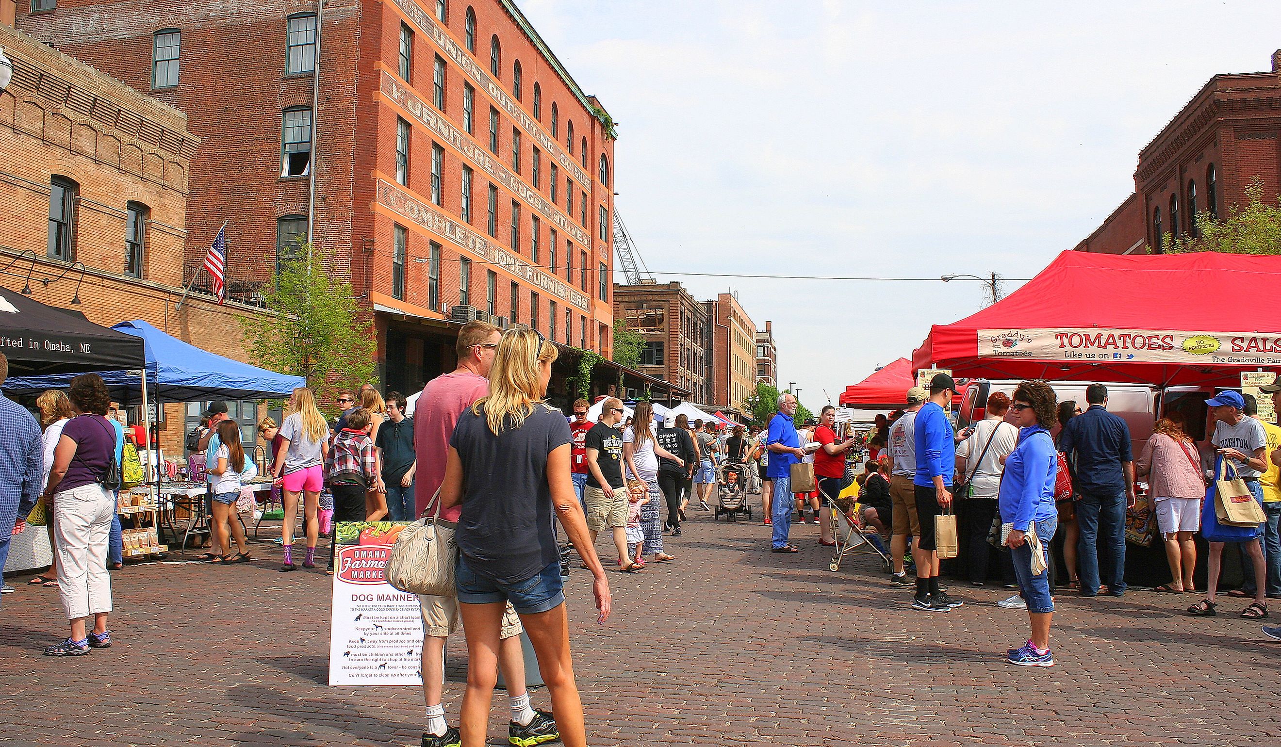 Omaha Farmers Market at Old Market. Editorial credit: Stephanie Le / Shutterstock.com