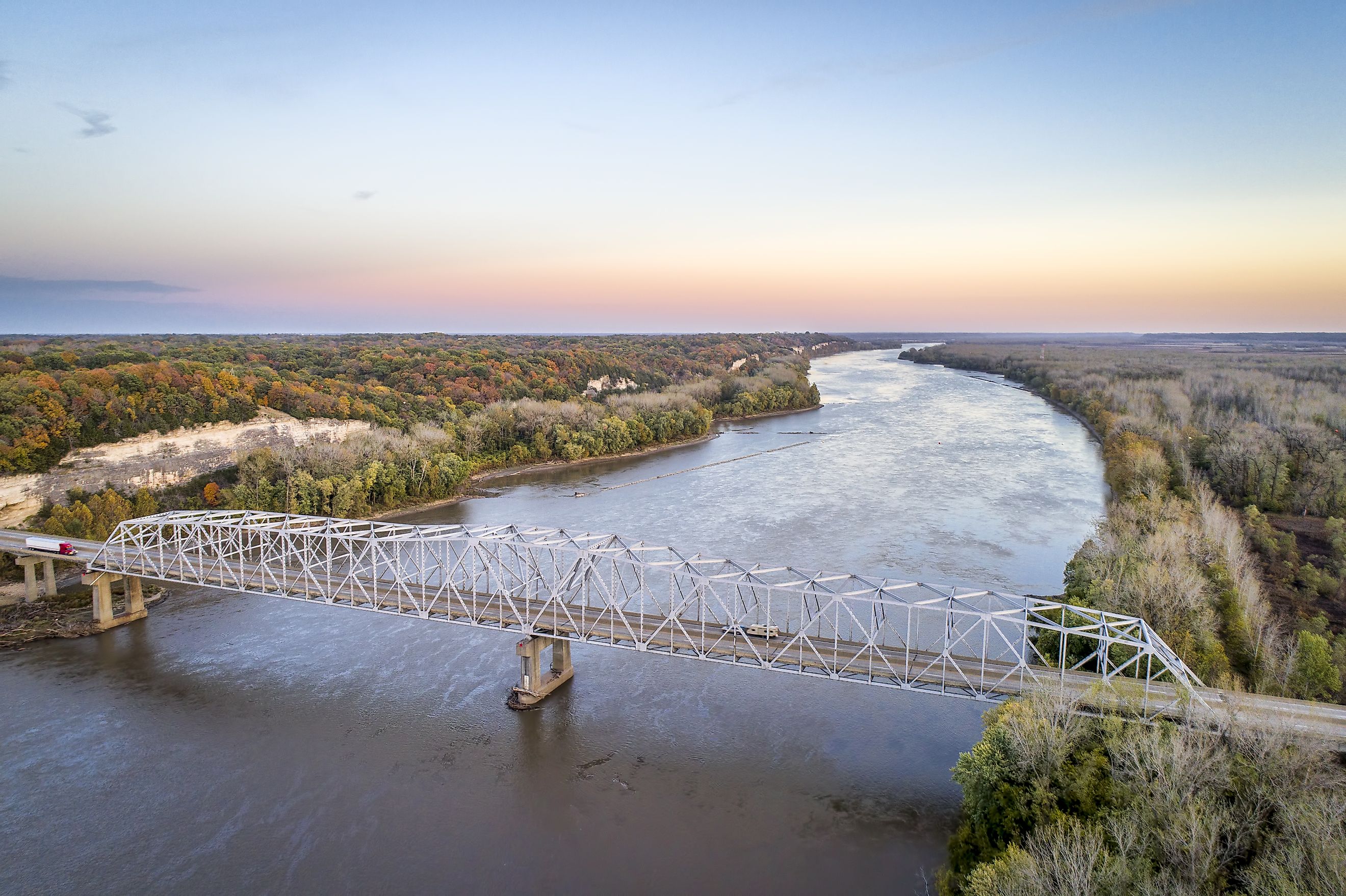 Missouri River Bridge near Rocheport. Image credit marekuliasz via Shutterstock