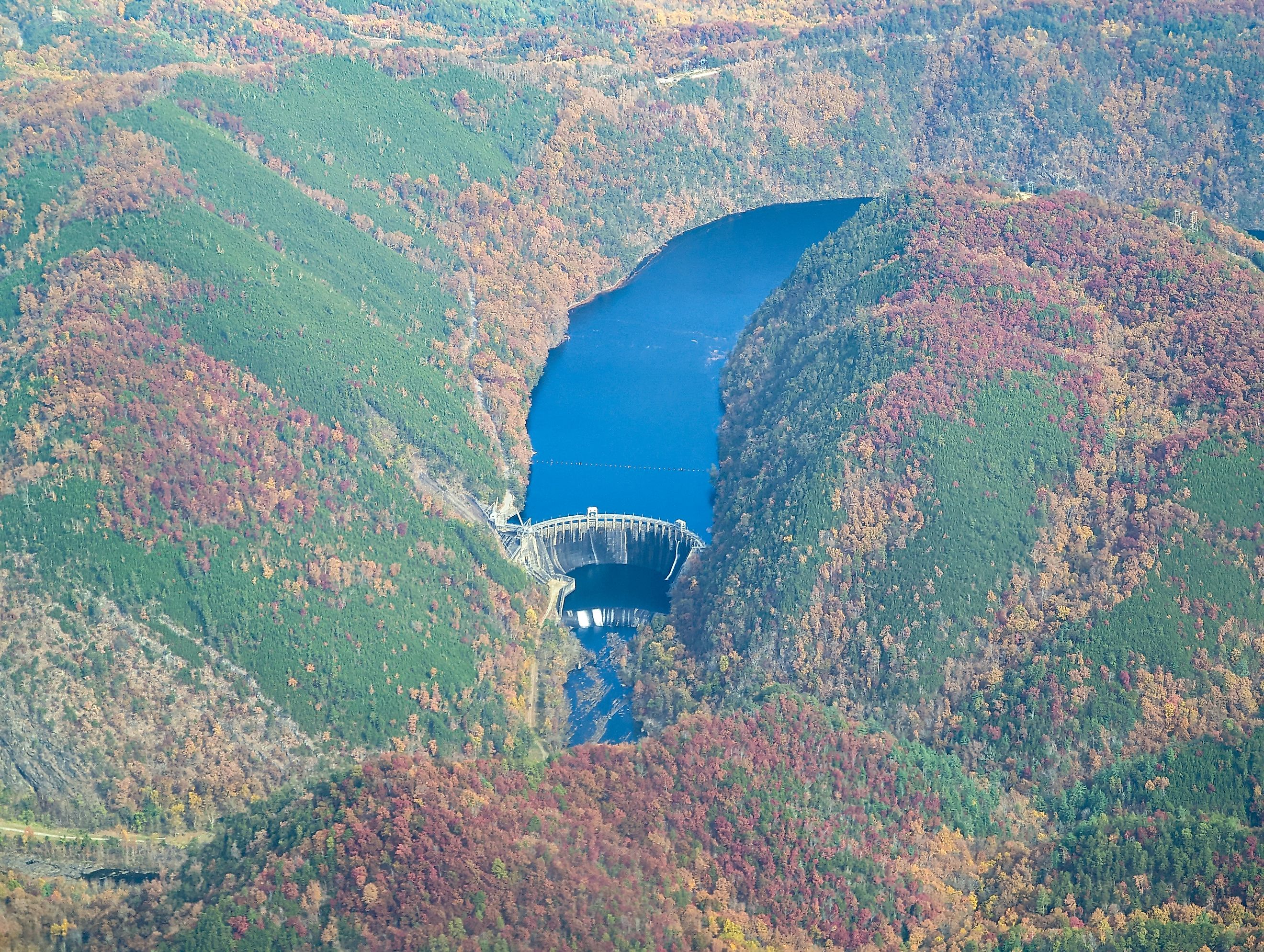 A view of Calderwood Dam, looking roughly northbound. By Tedder - Own work, https://creativecommons.org/licenses/by-sa/4.0, https://commons.wikimedia.org/w/index.php?curid=125152218
