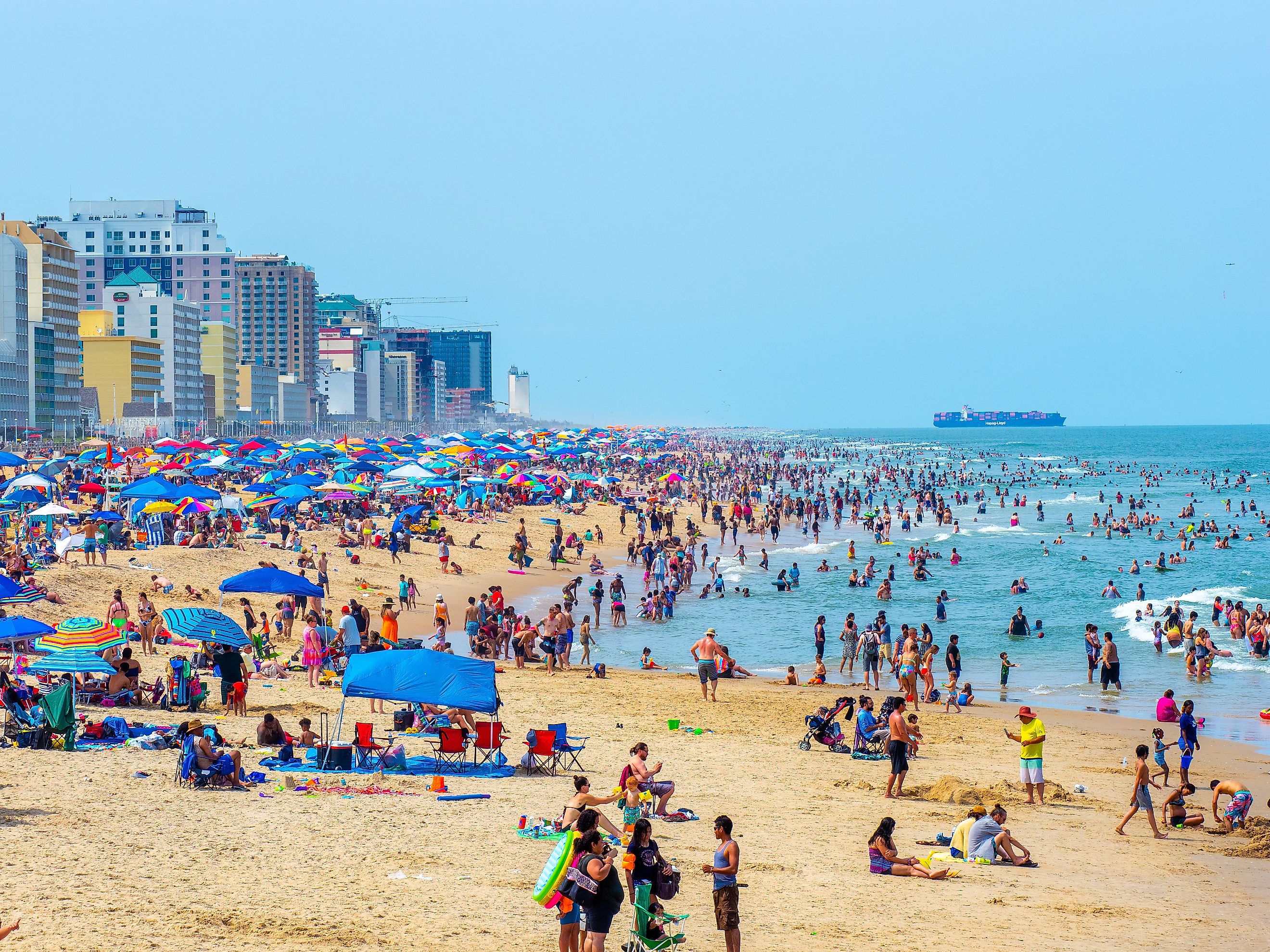 Busy 4th of July day at the Virginia Beach ocean front. Editorial credit: Kyle J Little / Shutterstock.com