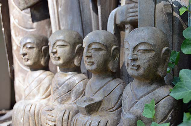 garden statues