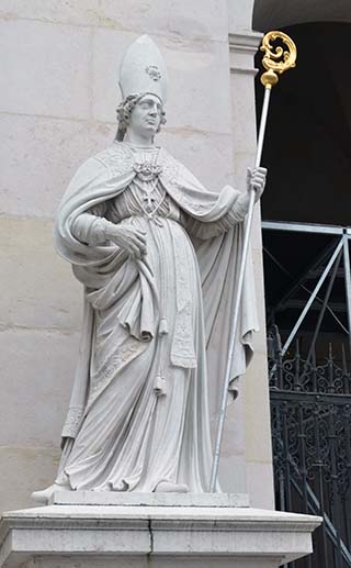 statue in salzburg