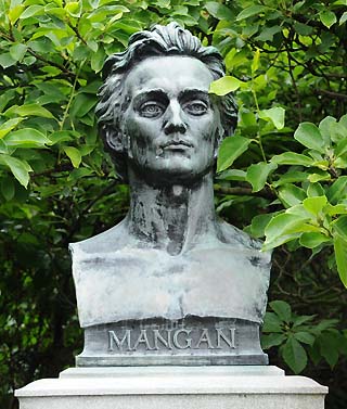 mangan statue