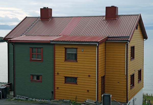 colorful house honningsvag norway