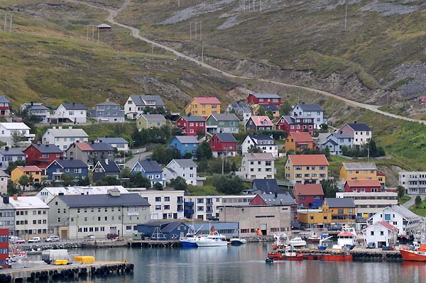 waterfront houses honningsvag norway