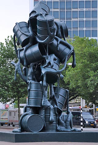 oil can statue rotterdam