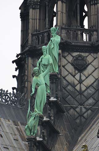 notre dame statues