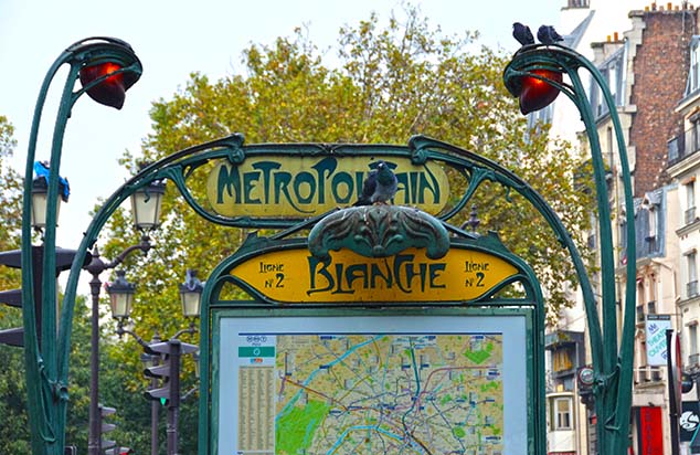 metro stop paris