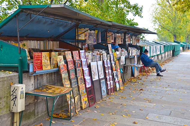 paris news stand