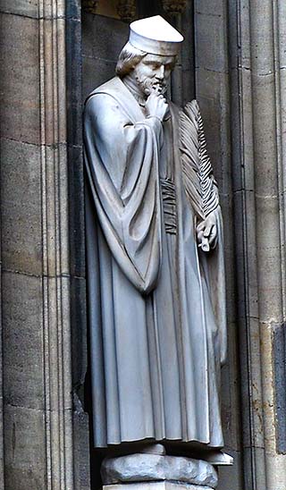 statue in colonge cathedral