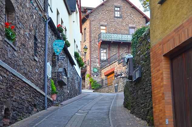 hilly street cochem germany