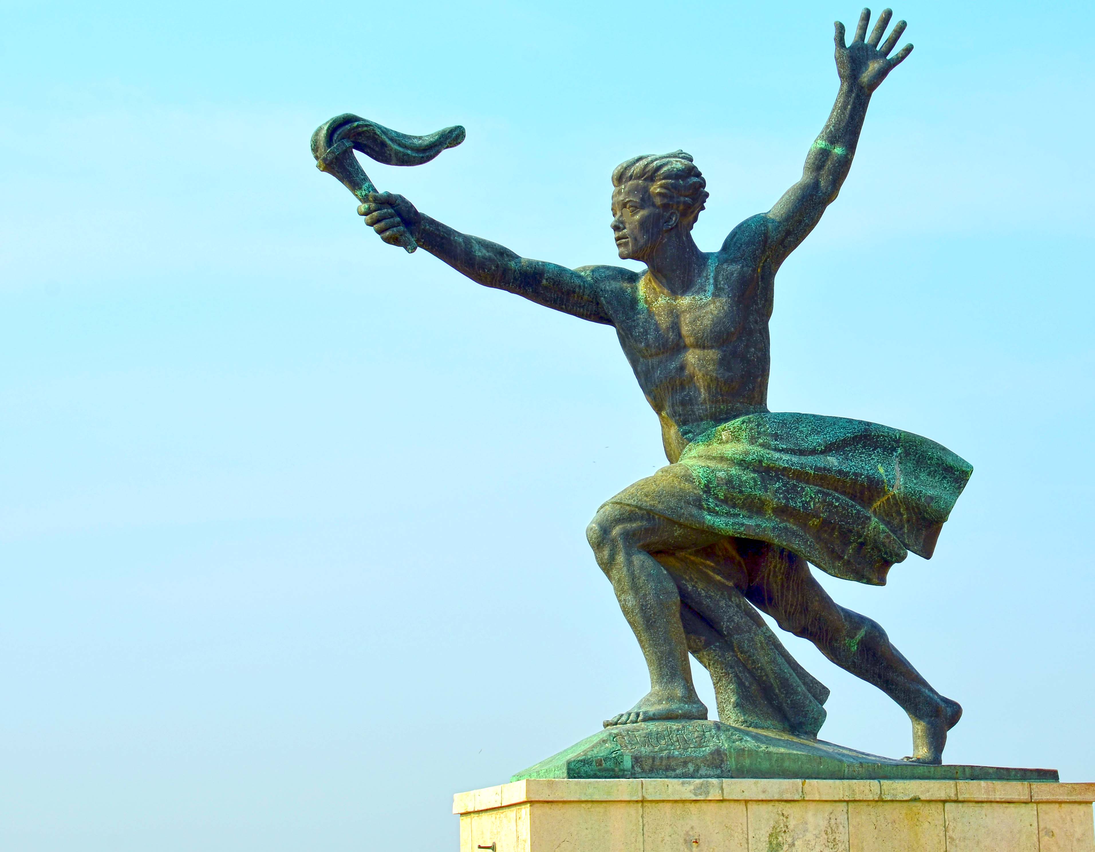 statue budapest