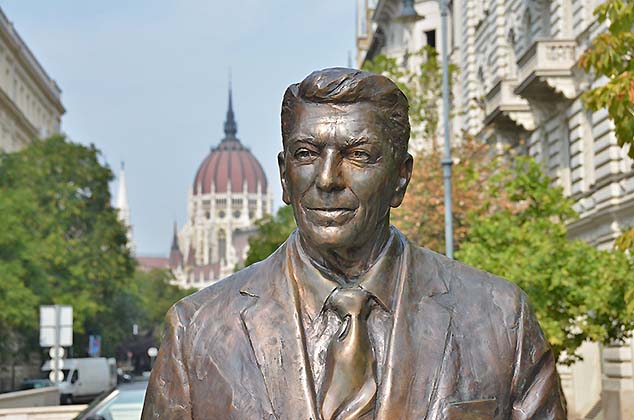 reagan statue budapest