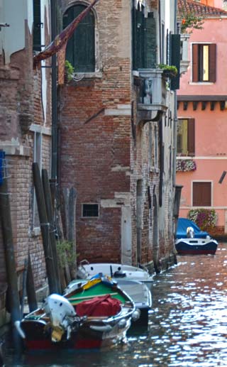 vecice canal boats