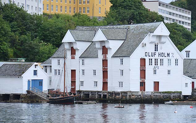 harbor buildings in alesund