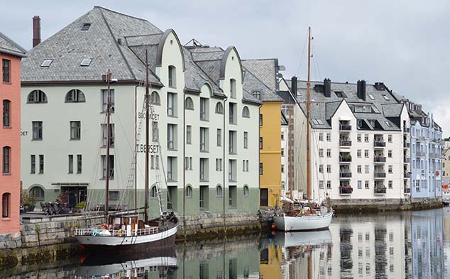 harbor sailboats alesund
