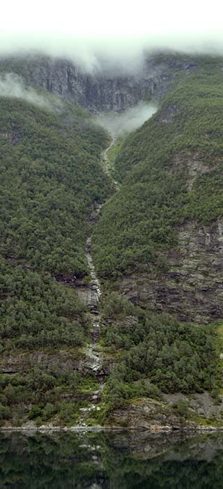 waterfall geiranger fjord