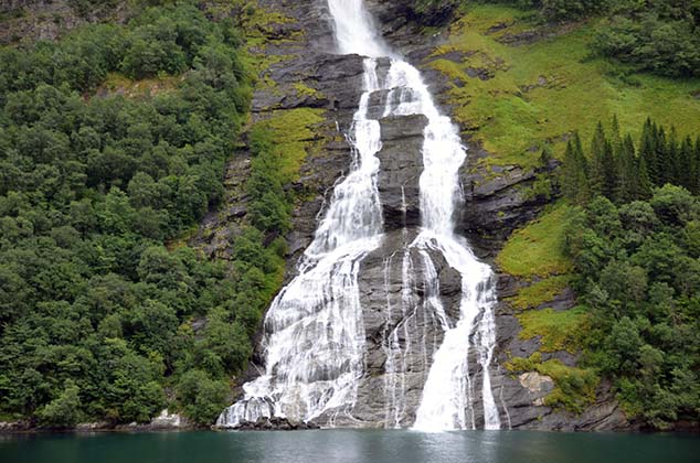 the suitor waterfall geiranger norway