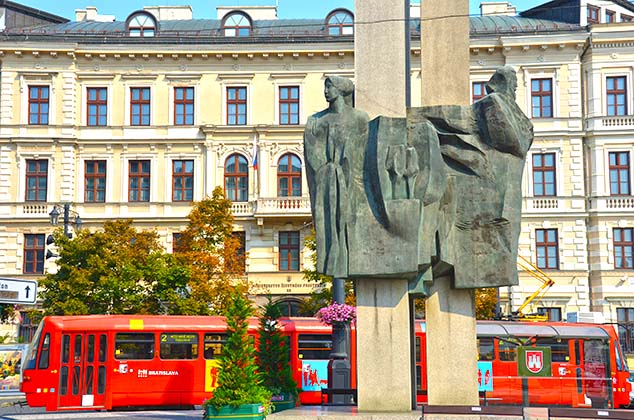statue bratislava