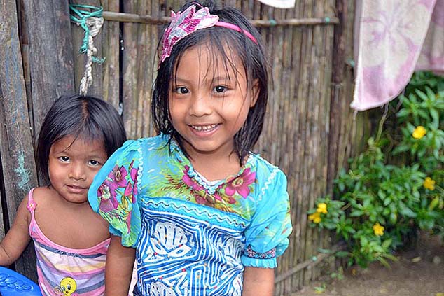 two girls san blas islands