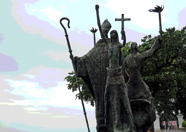 statue in San Juan