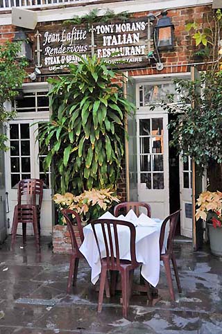 courtyard table, new orleans