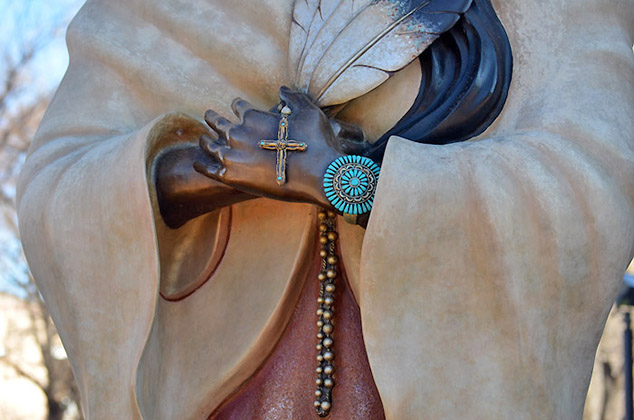 statue arms santa fe
