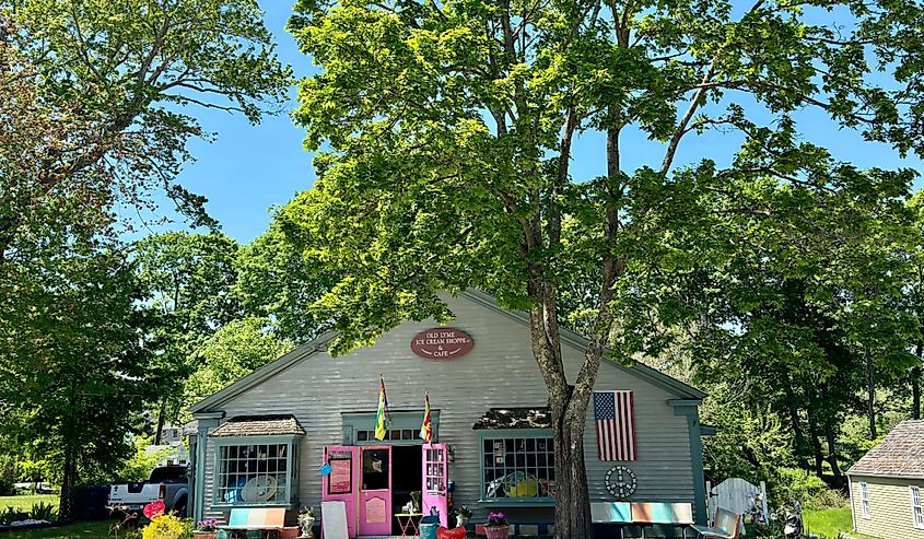 Exterior of Old Lyme Ice Cream Shoppe and Cafe.