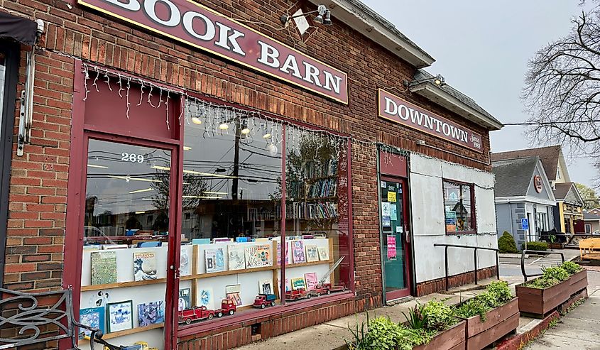 Exterior of Book Barn Downtown edition on Main Street in Niantic, Connecticut